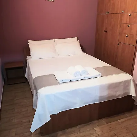 Lenia's Seaside Apartment